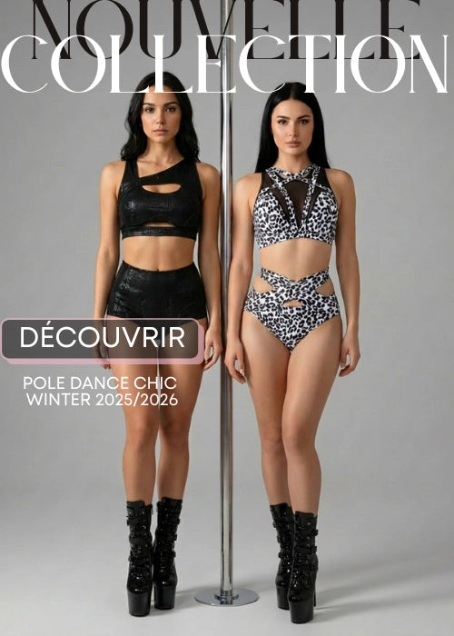Deux femmes portant des ensembles de pole dance de la marque pole dance chic à côté d'une barre de Pole Dance