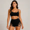 Femme portant un short de Pole Dance