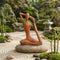 Statuette en bois sculptée à la main représentant une femme faisant une position de yoga