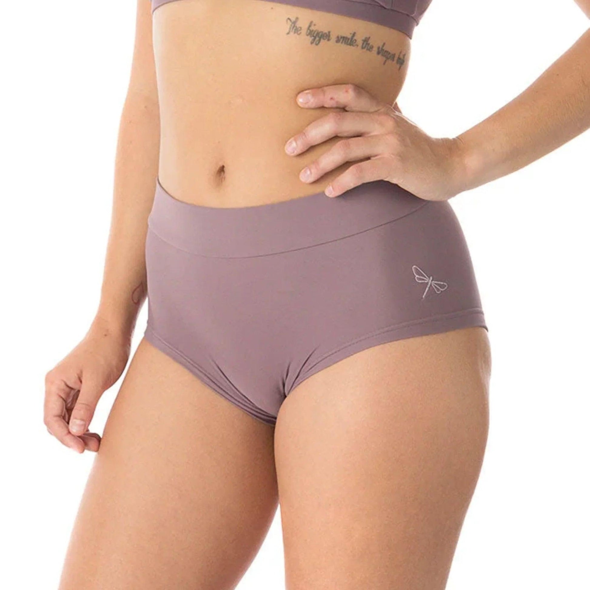 Short de la marque DragonFly lilas vu de côté