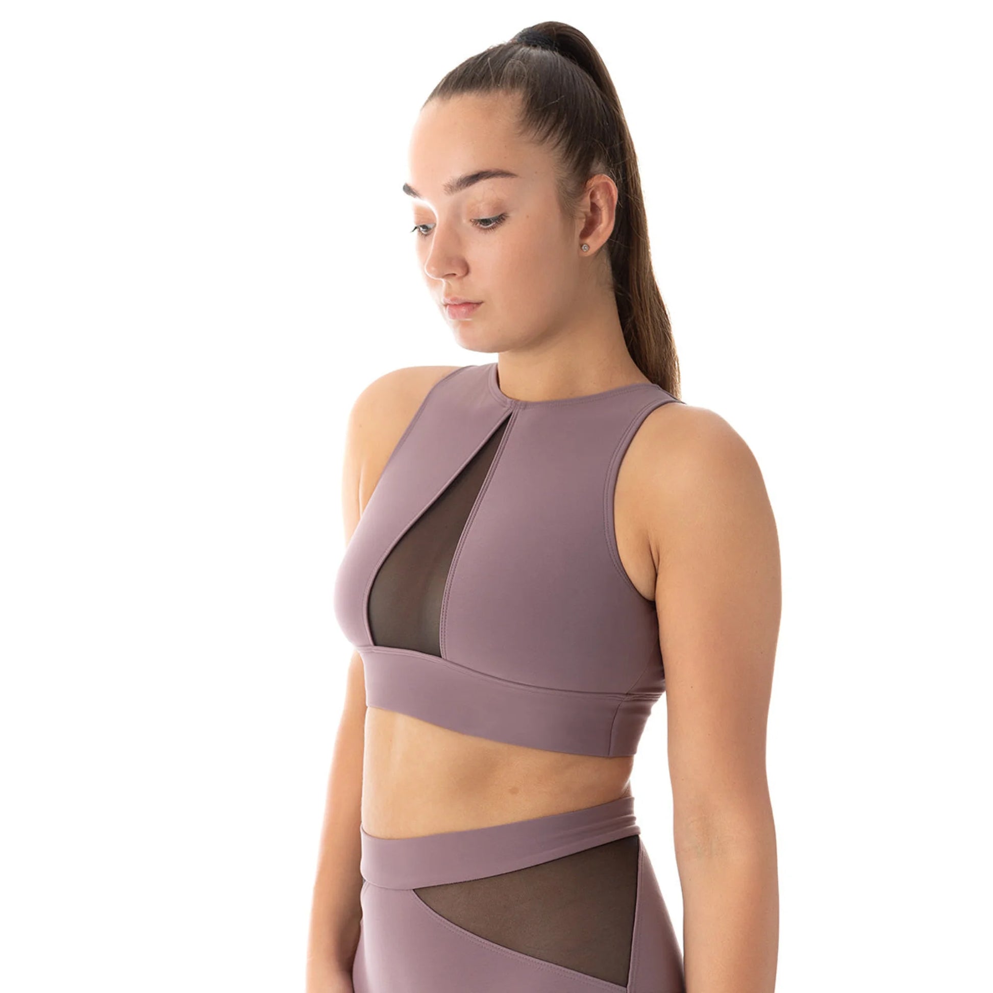 Femme de côté portant une brassière couleur lilas pour la pole dance de marque dragonfly