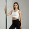 Femme portant une brassière de Pole Dance blanche