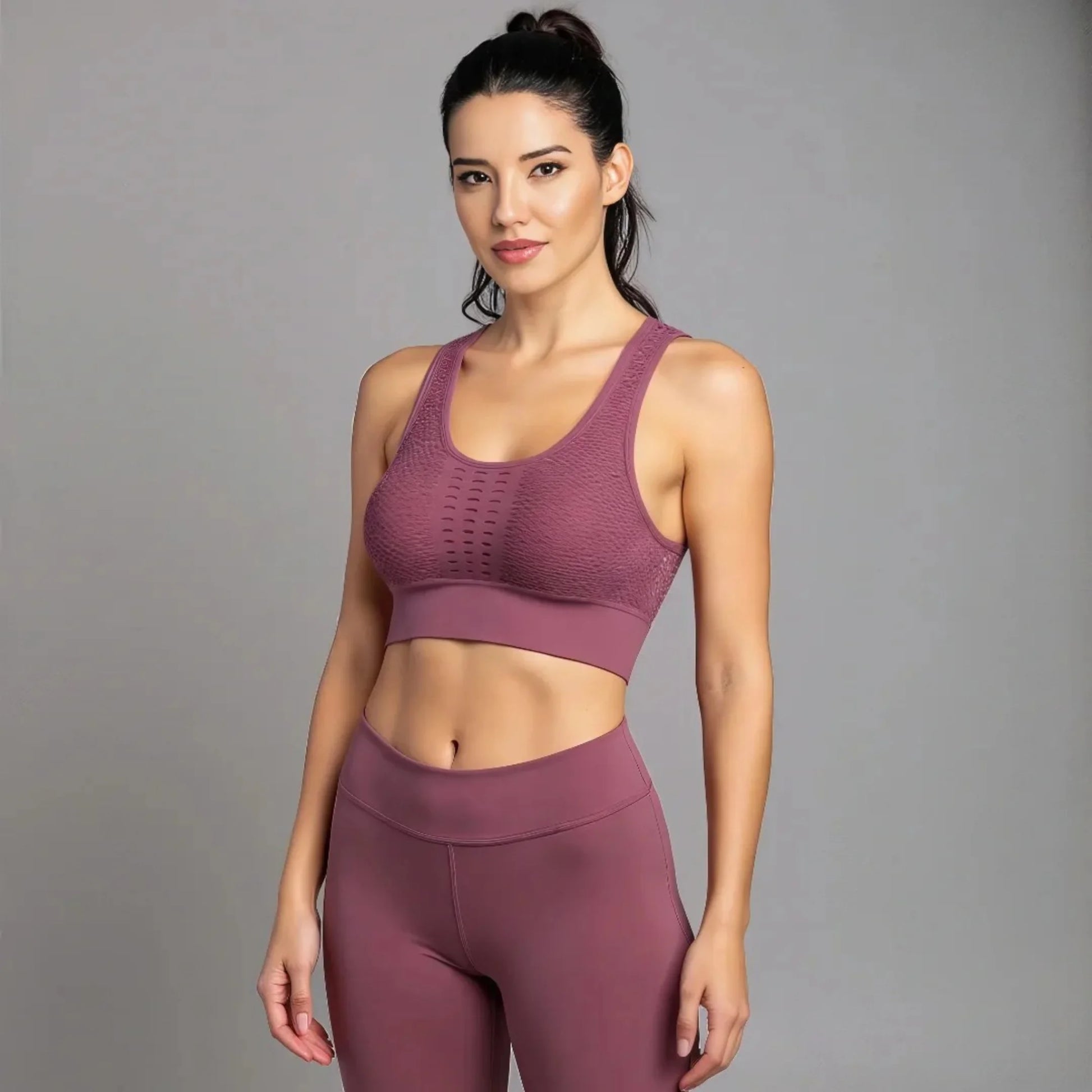 Femme portant une brassière de Pole Dance rose