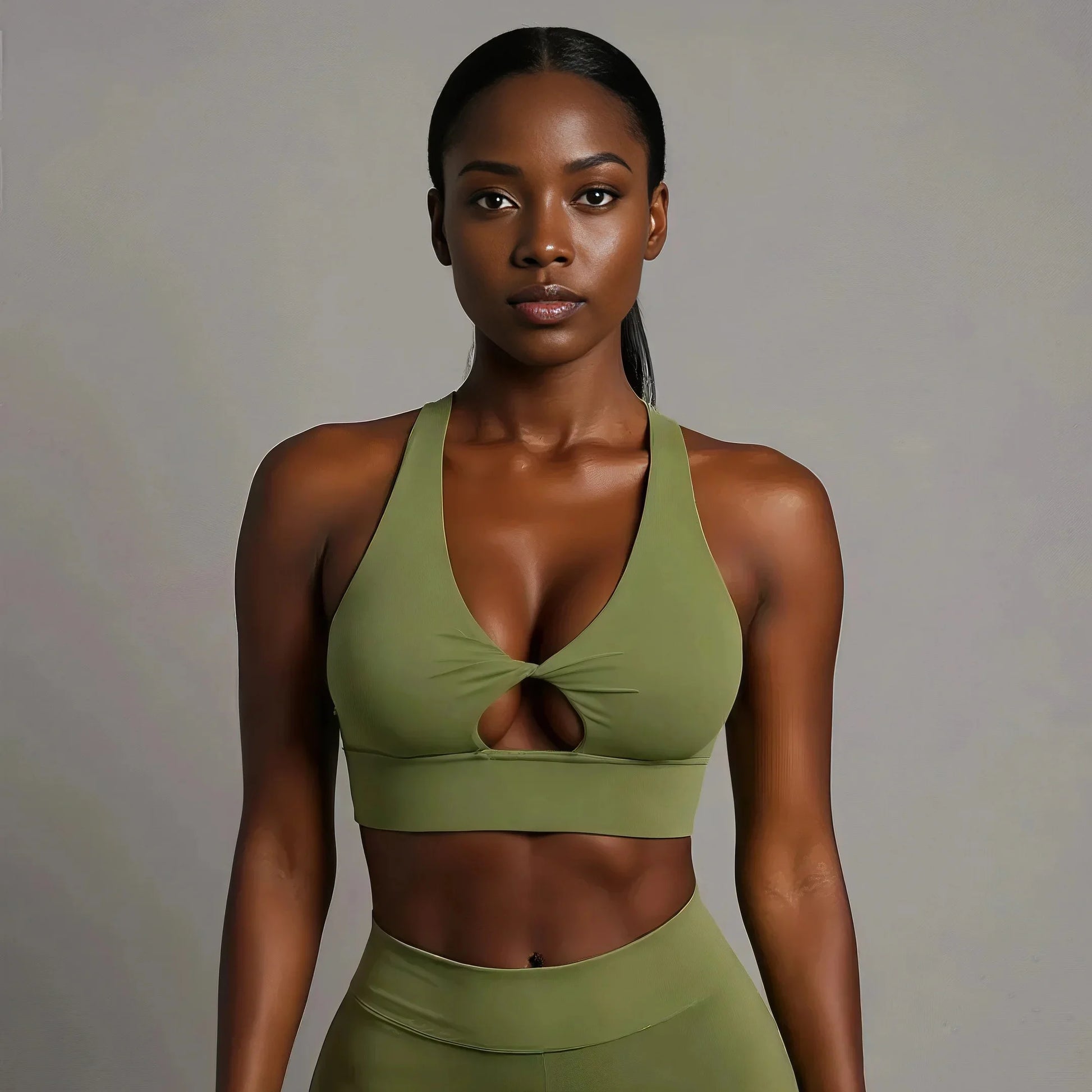 femme portant une brassière de pole dance verte