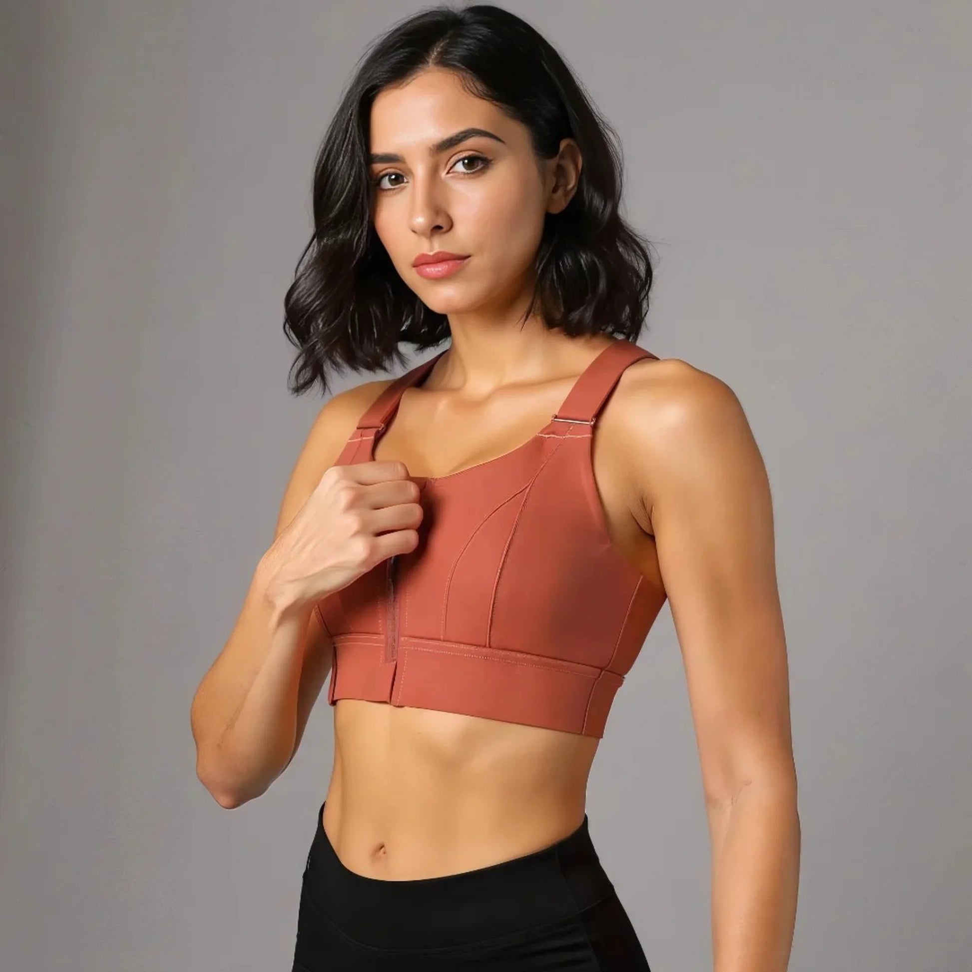 Femme portant une brassière de Pole Dance terracto