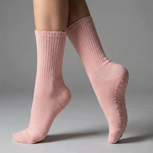 Chaussettes longues antidérapantes pour le yoga de couleur rose