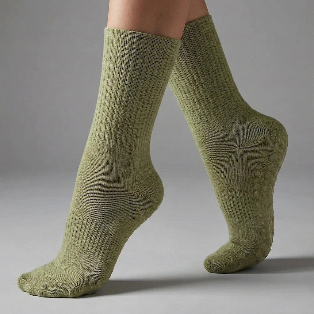 Chaussettes longues antidérapantes pour le yoga de couleur vert