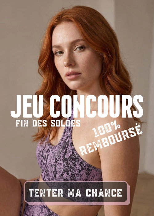 Femme rousse posant et portant un ensemble de pole dance violet